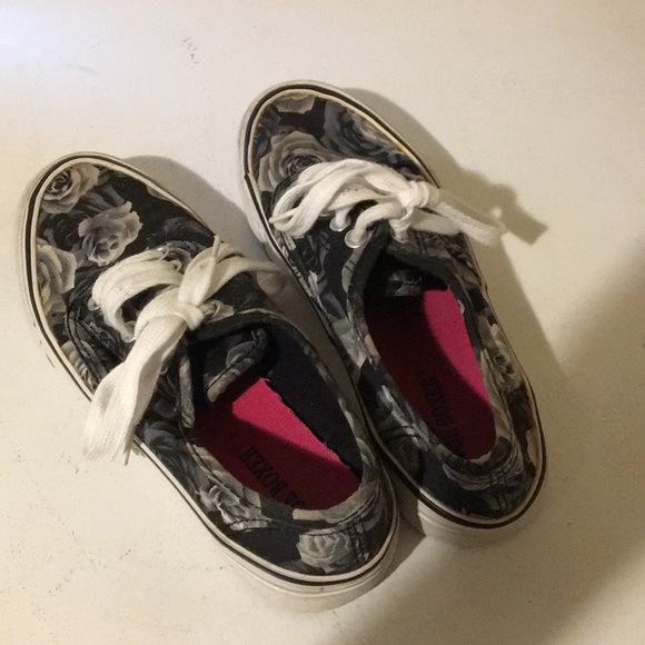 Joe Boxer stylish shoes! - Picture 4 of 4